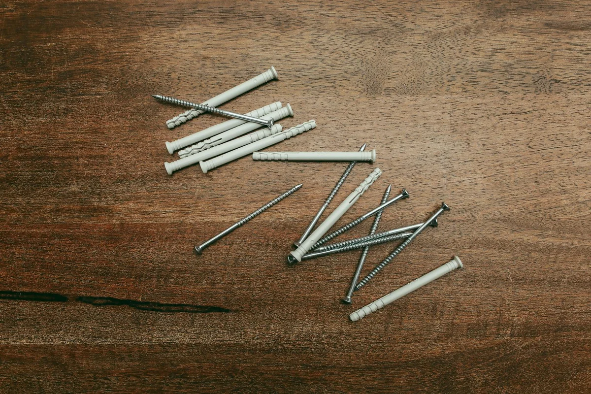 Wall plugs and screws – choosing the right fixings for a wall
